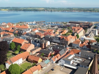 by-centrum-fjord-gammel-havn-holbaek-dag-dronefoto-tslfilm-tsl-film-ID129 by-centrum-fjord-gammel-havn-holbaek-dag-dronefoto-tslfilm-tsl-film