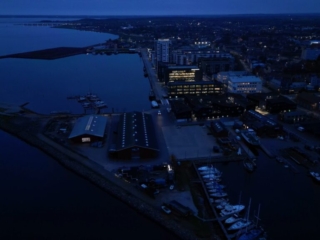 by-centrum-fjord-Krags Brygge-fjordtårnet-havn-holbaek-nat-dronefoto-tslfilm-tsl-film-ID 063 by-centrum-fjord-Krags Brygge-fjordtårnet-havn-holbaek-nat-dronefoto-tslfilm-tsl-film