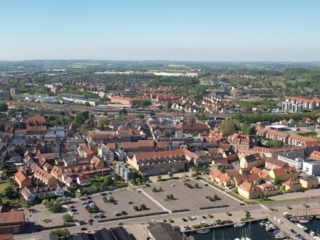 by-centrum-vest-fjord-gammel-havn-holbaek-dag-dronefoto-tslfilm-tsl-film-ID109 by-centrum-vest-fjord-gammel-havn-holbaek-dag-dronefoto-tslfilm-tsl-film