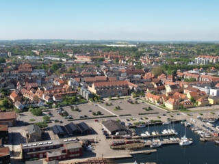 by-centrum-vest-fjord-gammel-havn-holbaek-dag-dronefoto-tslfilm-tsl-film-ID110 by-centrum-vest-fjord-gammel-havn-holbaek-dag-dronefoto-tslfilm-tsl-film