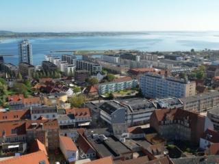 by-centrum-fjord-fjordtårnet-holbaek-dag-dronefoto-tslfilm-tsl-film-ID117 by-centrum-fjord-fjordtårnet-holbaek-dag-dronefoto-tslfilm-tsl-film
