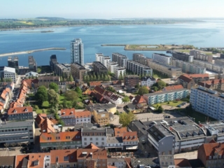 by-centrum-fjord-fjordtårnet-holbaek-dag-dronefoto-tslfilm-tsl-film-ID118 by-centrum-fjord-fjordtårnet-holbaek-dag-dronefoto-tslfilm-tsl-film