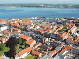 by-centrum-fjord-havn-gammel-holbaek-dag-dronefoto-tslfilm-tsl-film-ID120 by-centrum-fjord-havn-gammel-holbaek-dag-dronefoto-tslfilm-tsl-film
