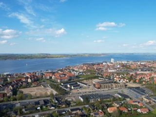 by-centrum-fjord-holbaek-dronefoto-tslfilm-tsl-film-ID 001.jpg by-centrum-fjord-holbaek-fjordtårnet-dronefoto-tslfilm-tsl-film
