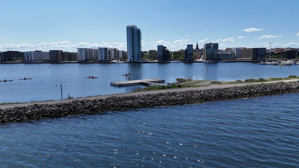 holb&aelig;k-by-centrum-fjord-strand- maritin-have-fjordt&aring;rnet-krags-brygge-tslfilm-tsl-film