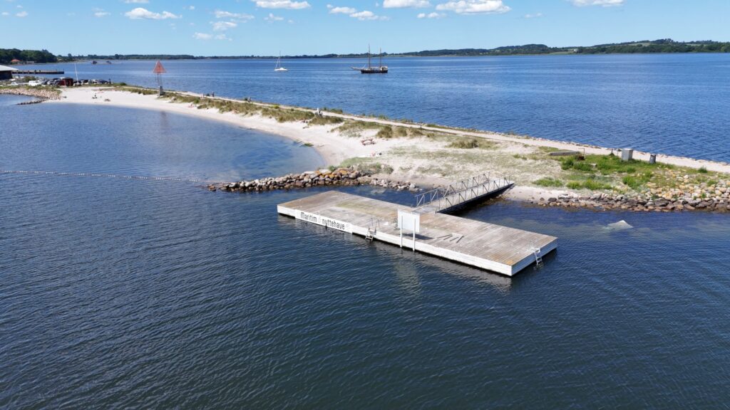 holb&aelig;k-fjord-strand- maritim-nytte-have-tslfilm-tsl-film