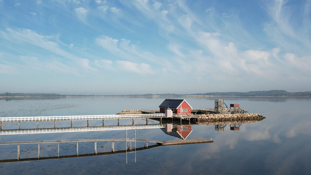 holb&aelig;k-s&oslash;badet-venedi-fjord-dronefoto-tslfilm-tsl-film