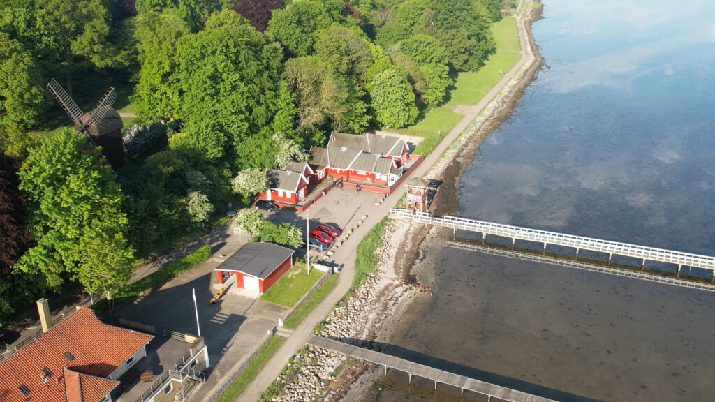 holb&aelig;k-stubm&oslash;llen-s&oslash;badet-venedi-fjord-dronefoto-tslfilm-tsl-film