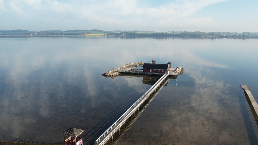 holb&aelig;k-s&oslash;badet-venedi-fjord-dronefoto-tslfilm-tsl-film